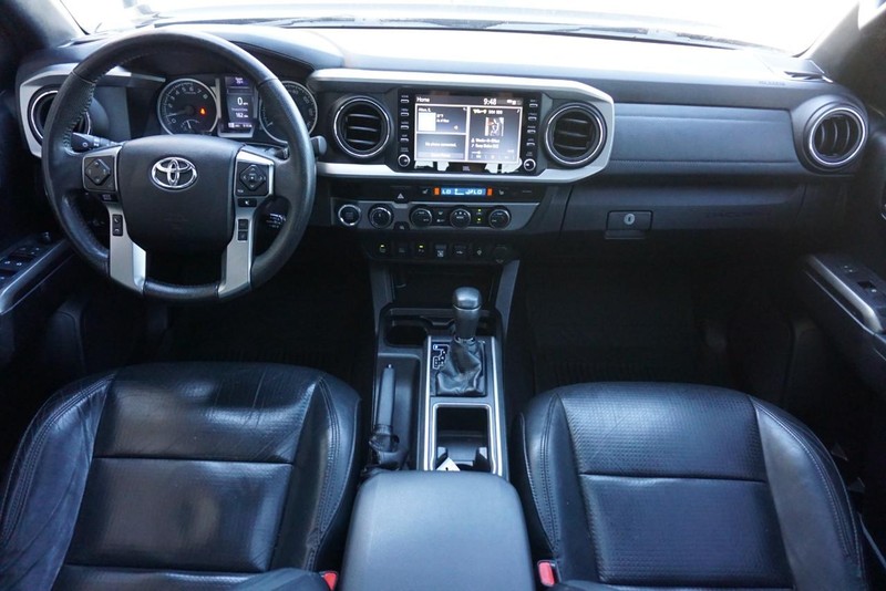 Toyota Tacoma 4WD Vehicle Full-screen Gallery Image 35