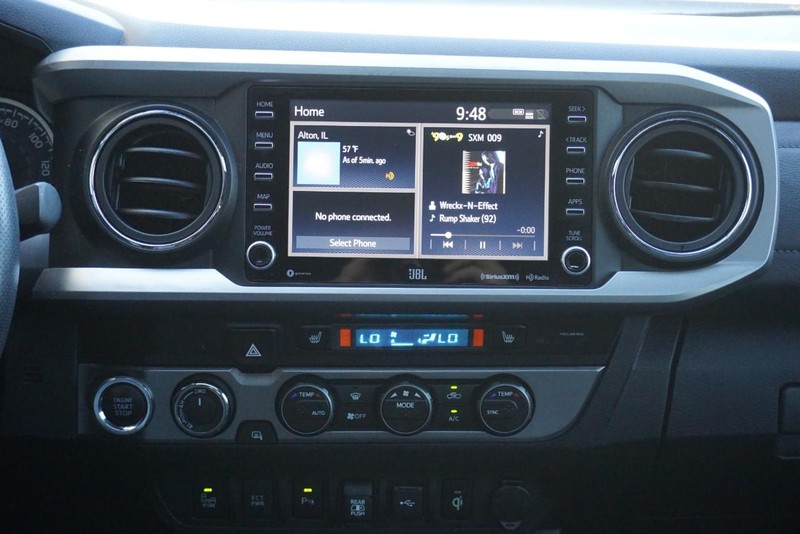 Toyota Tacoma 4WD Vehicle Full-screen Gallery Image 37