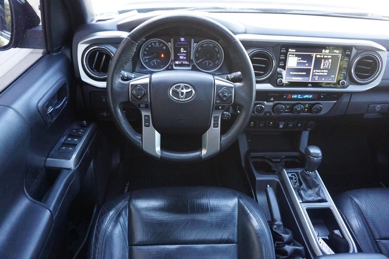 Toyota Tacoma 4WD Vehicle Full-screen Gallery Image 39