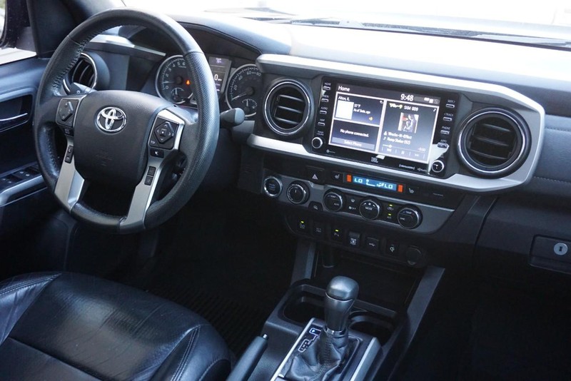 Toyota Tacoma 4WD Vehicle Full-screen Gallery Image 40
