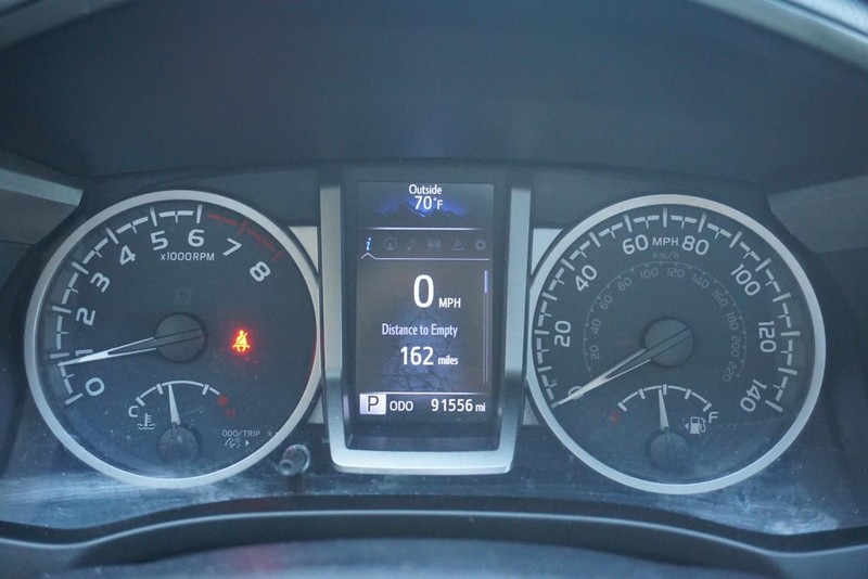 Toyota Tacoma 4WD Vehicle Full-screen Gallery Image 43