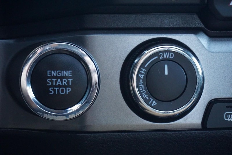 Toyota Tacoma 4WD Vehicle Full-screen Gallery Image 48