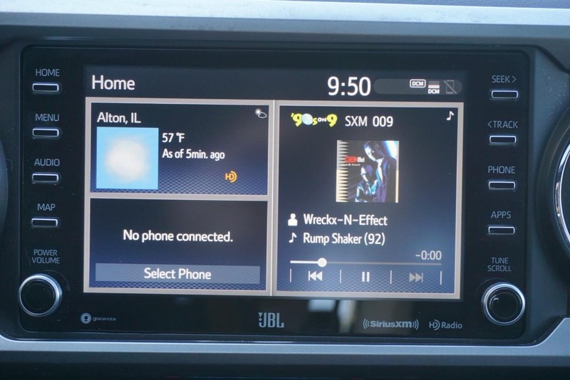 Toyota Tacoma 4WD Vehicle Full-screen Gallery Image 52