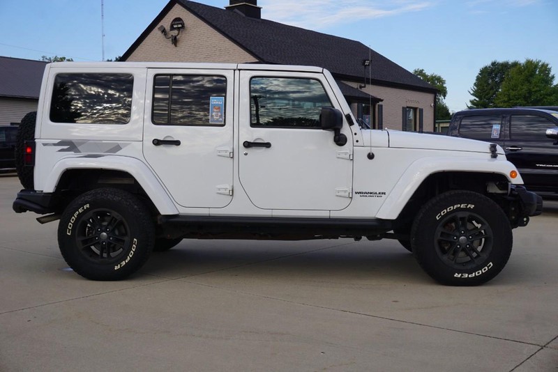Jeep Wrangler Unlimited Vehicle Full-screen Gallery Image 02