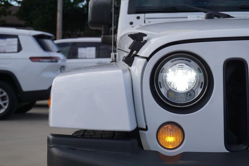 Jeep Wrangler Unlimited Vehicle Full-screen Gallery Image 09