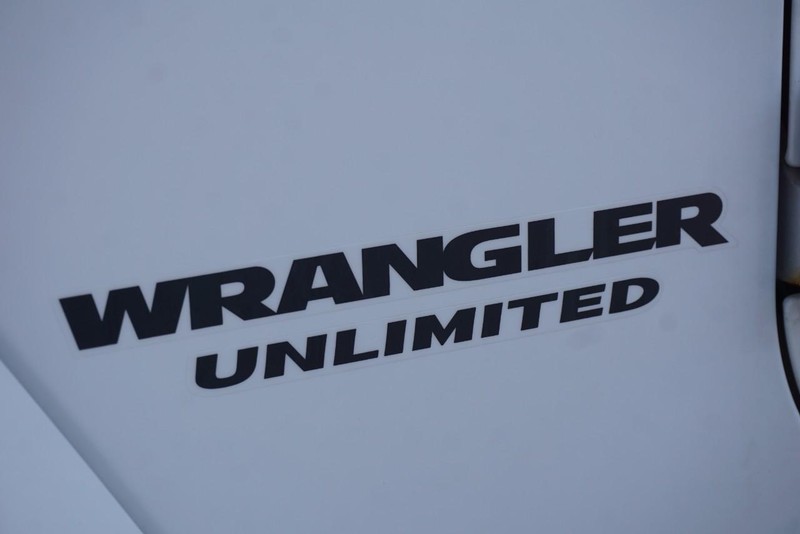 Jeep Wrangler Unlimited Vehicle Full-screen Gallery Image 12