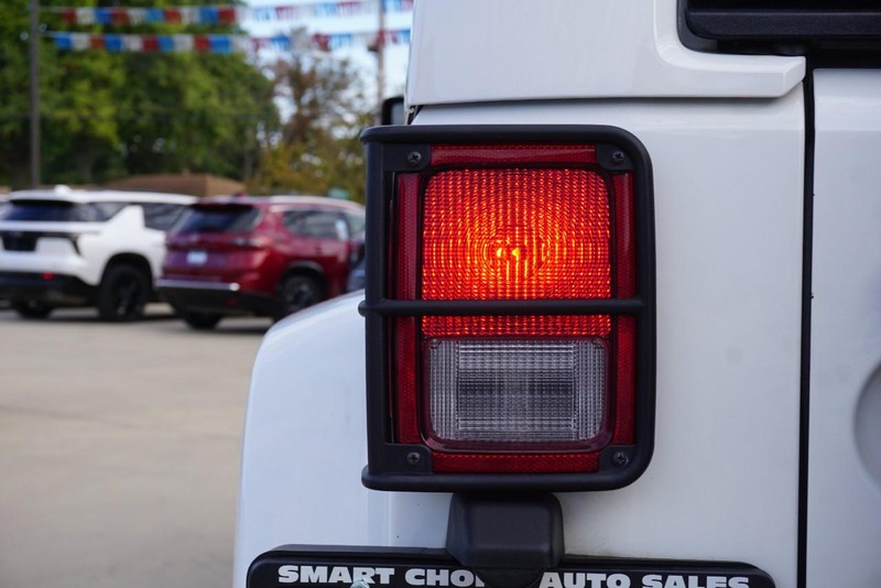 Jeep Wrangler Unlimited Vehicle Full-screen Gallery Image 15