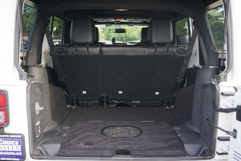Jeep Wrangler Unlimited Vehicle Full-screen Gallery Image 17