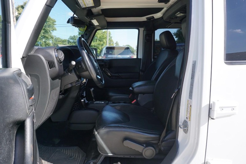 Jeep Wrangler Unlimited Vehicle Full-screen Gallery Image 18