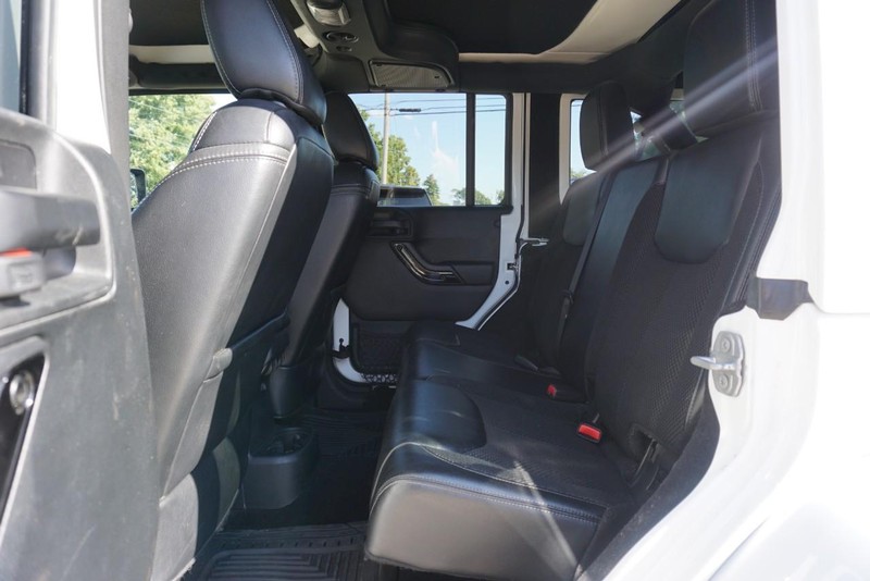 Jeep Wrangler Unlimited Vehicle Full-screen Gallery Image 20