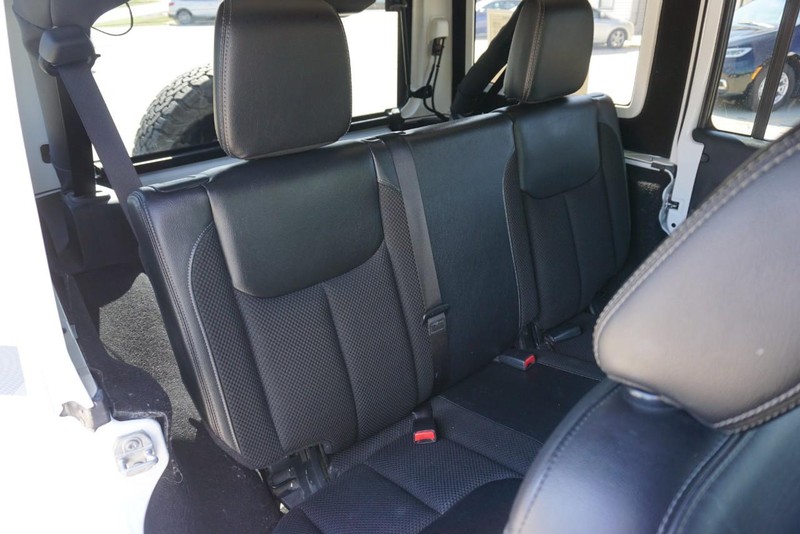 Jeep Wrangler Unlimited Vehicle Full-screen Gallery Image 23