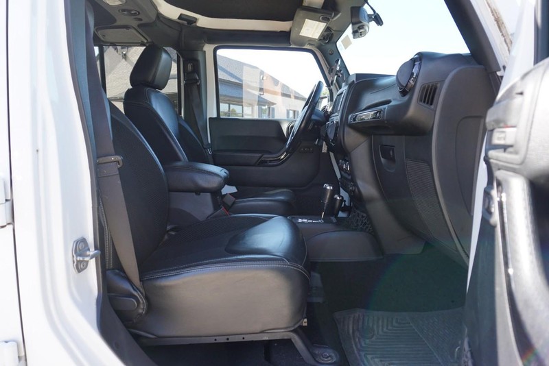 Jeep Wrangler Unlimited Vehicle Full-screen Gallery Image 24