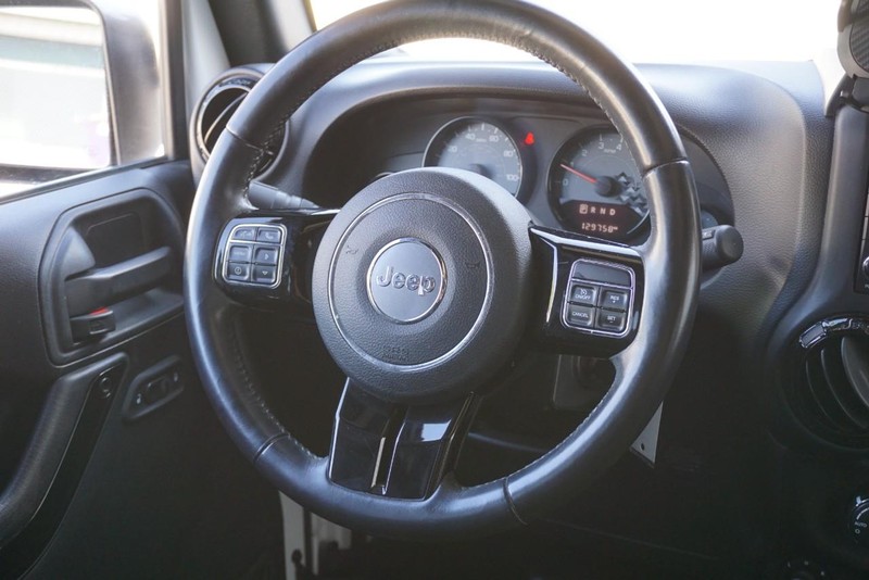 Jeep Wrangler Unlimited Vehicle Full-screen Gallery Image 27