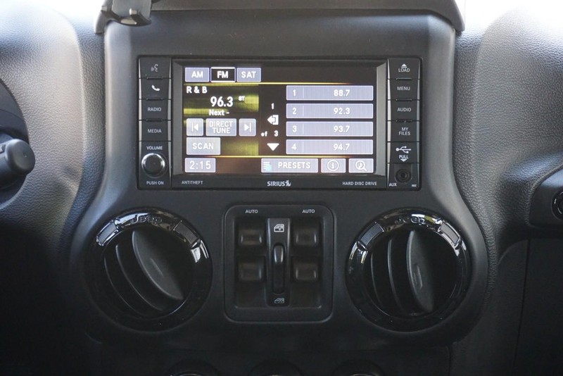 Jeep Wrangler Unlimited Vehicle Full-screen Gallery Image 28