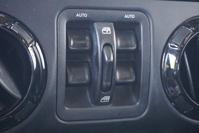 Jeep Wrangler Unlimited Vehicle Full-screen Gallery Image 37