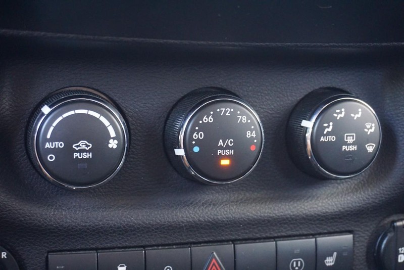 Jeep Wrangler Unlimited Vehicle Full-screen Gallery Image 38