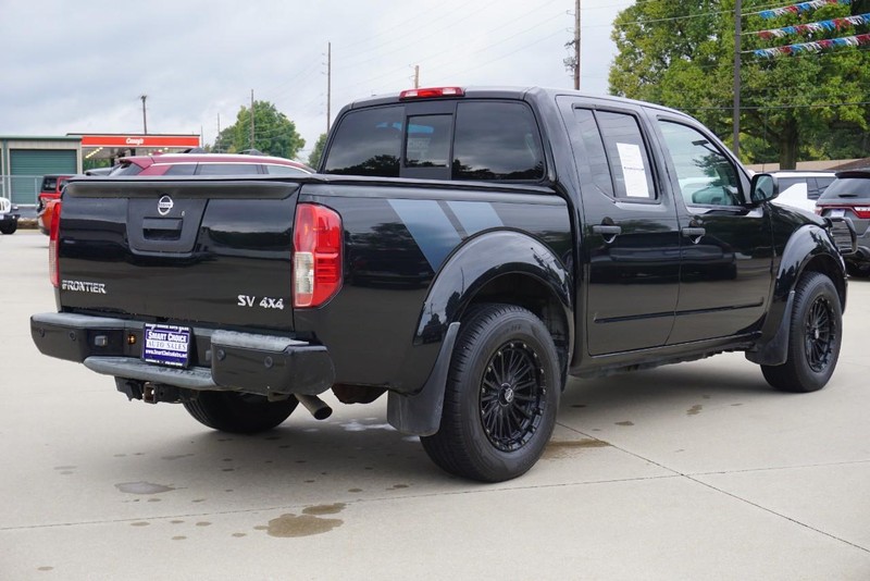 Nissan Frontier Vehicle Full-screen Gallery Image 03