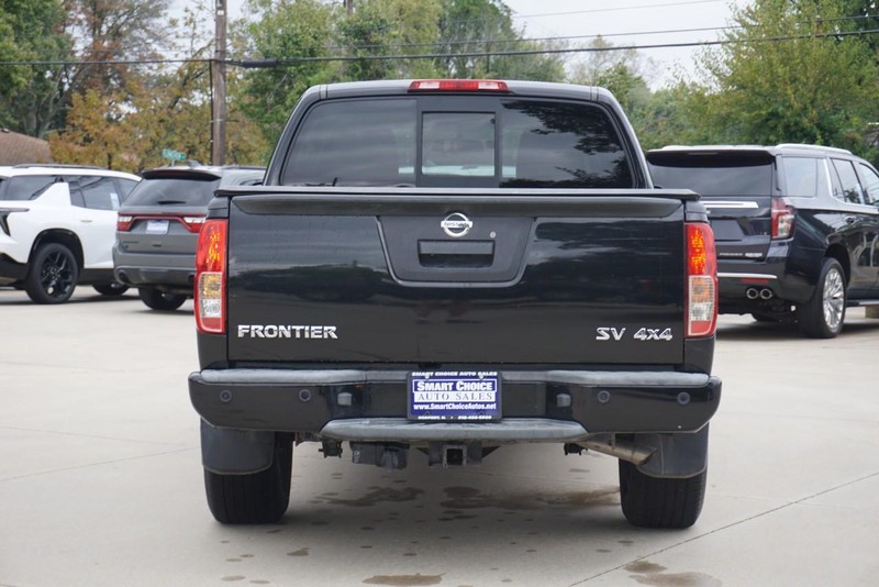 Nissan Frontier Vehicle Full-screen Gallery Image 04