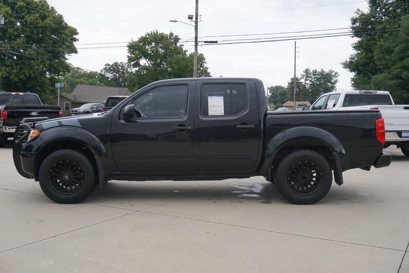 Nissan Frontier Vehicle Full-screen Gallery Image 06