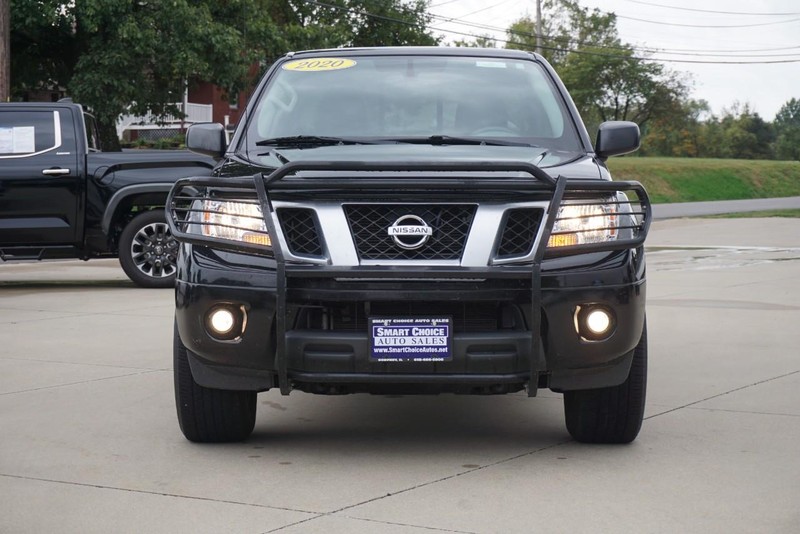 Nissan Frontier Vehicle Full-screen Gallery Image 08