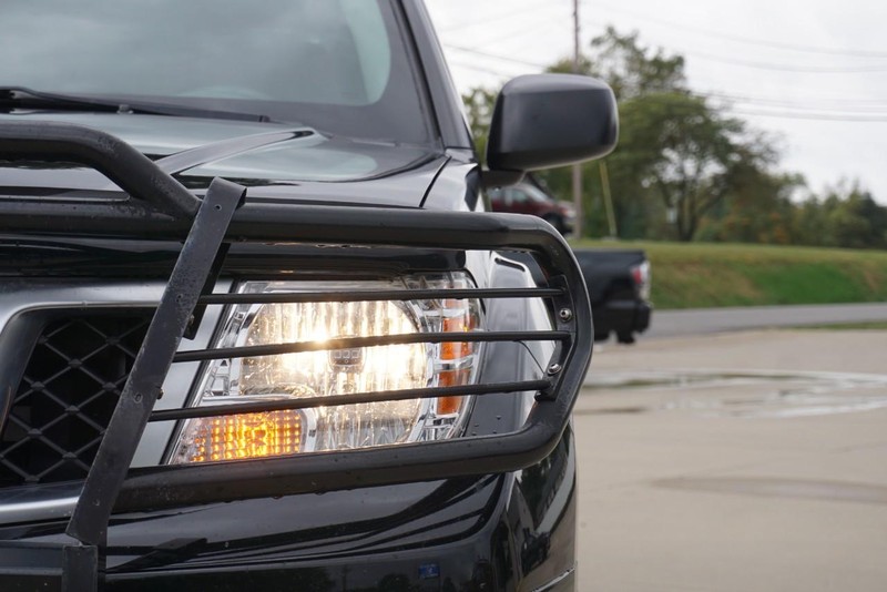 Nissan Frontier Vehicle Full-screen Gallery Image 10