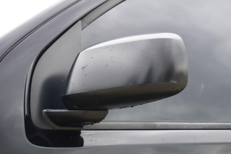Nissan Frontier Vehicle Full-screen Gallery Image 12