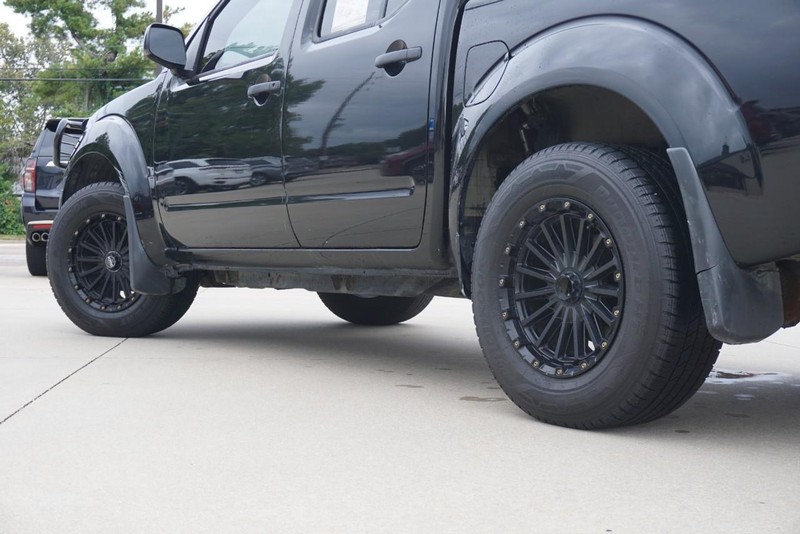 Nissan Frontier Vehicle Full-screen Gallery Image 13