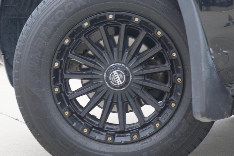 Nissan Frontier Vehicle Full-screen Gallery Image 14