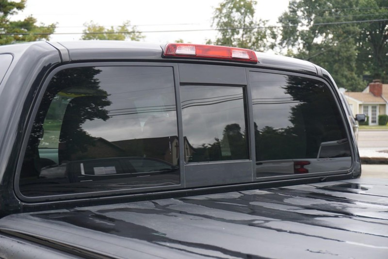 Nissan Frontier Vehicle Full-screen Gallery Image 16