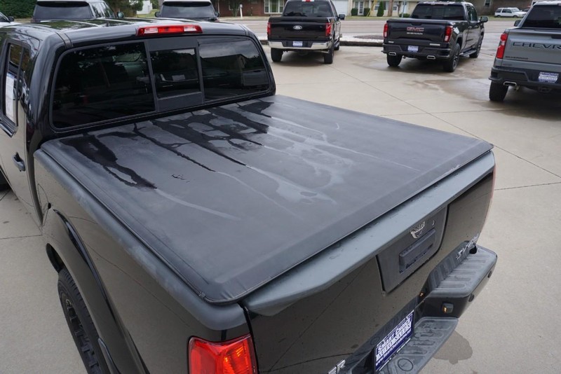 Nissan Frontier Vehicle Full-screen Gallery Image 17
