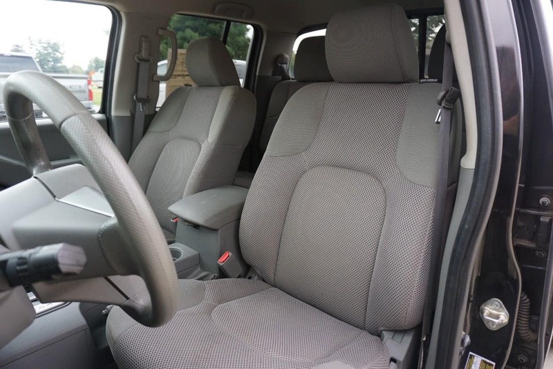 Nissan Frontier Vehicle Full-screen Gallery Image 22