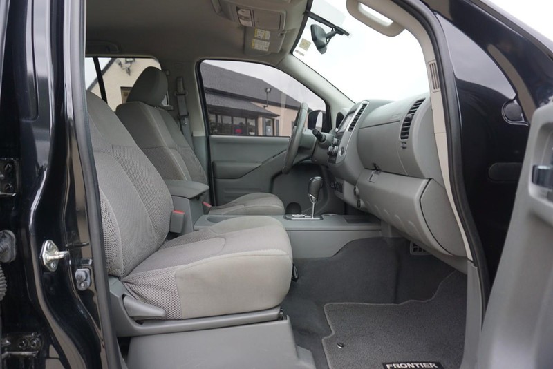 Nissan Frontier Vehicle Full-screen Gallery Image 27