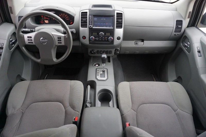 Nissan Frontier Vehicle Full-screen Gallery Image 29