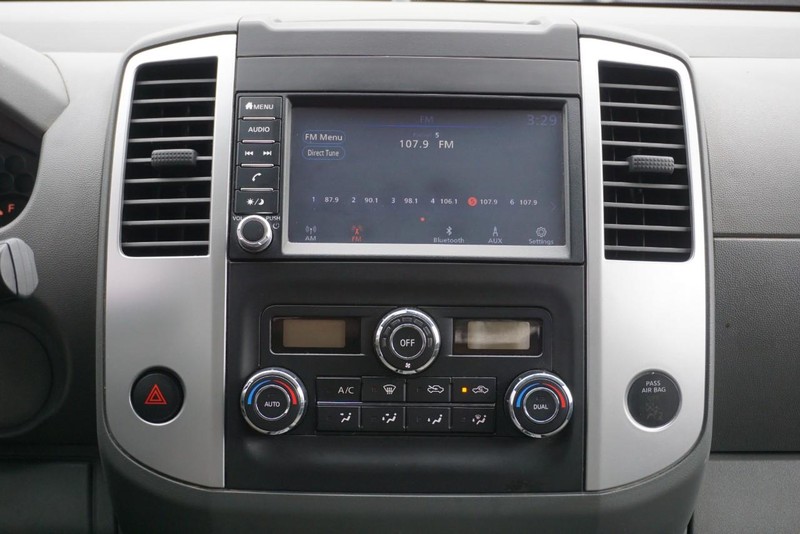 Nissan Frontier Vehicle Full-screen Gallery Image 31