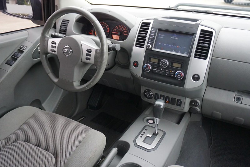 Nissan Frontier Vehicle Full-screen Gallery Image 32