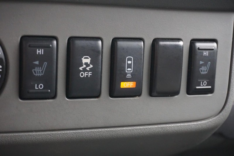 Nissan Frontier Vehicle Full-screen Gallery Image 41