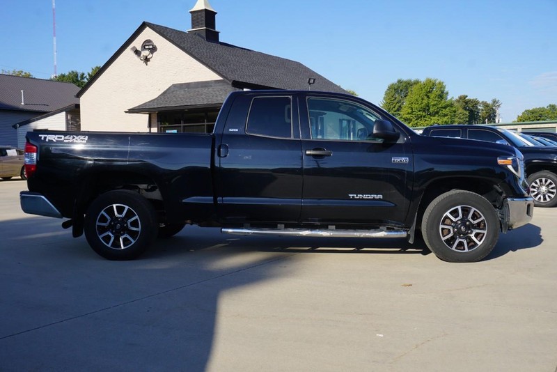 Toyota Tundra 4WD Vehicle Full-screen Gallery Image 02
