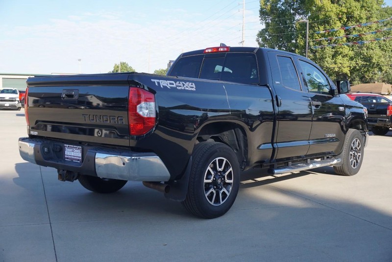 Toyota Tundra 4WD Vehicle Full-screen Gallery Image 03