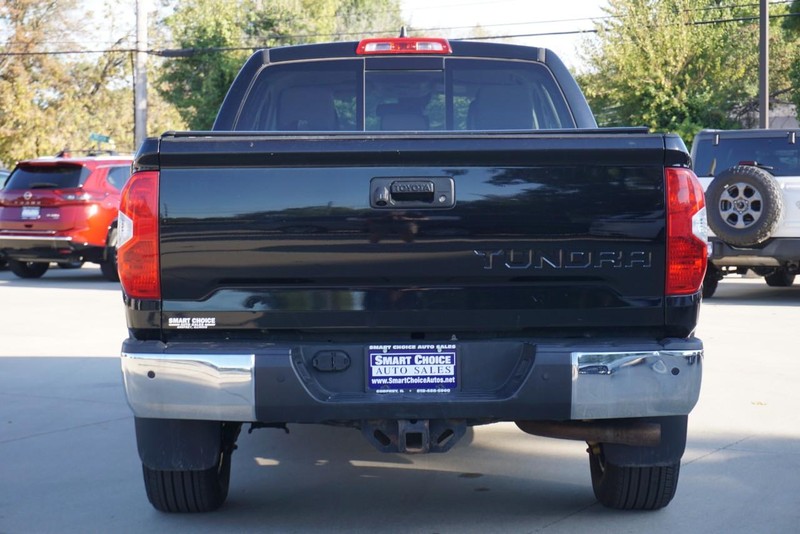 Toyota Tundra 4WD Vehicle Full-screen Gallery Image 04