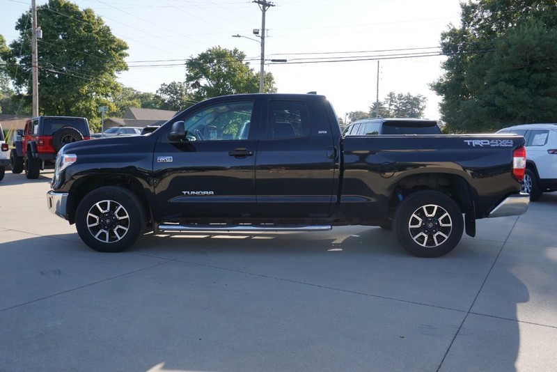 Toyota Tundra 4WD Vehicle Full-screen Gallery Image 06