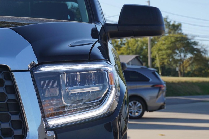 Toyota Tundra 4WD Vehicle Full-screen Gallery Image 10