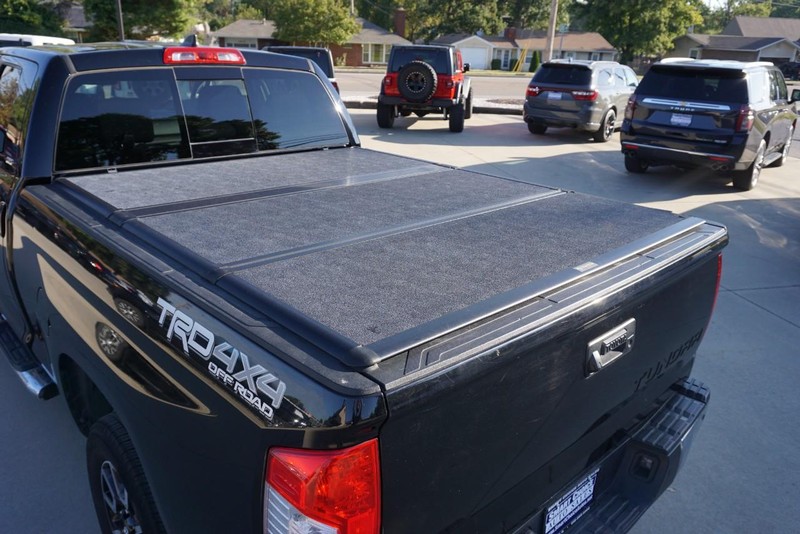 Toyota Tundra 4WD Vehicle Full-screen Gallery Image 19