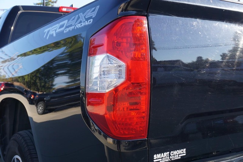 Toyota Tundra 4WD Vehicle Full-screen Gallery Image 20