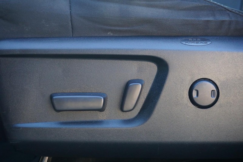 Toyota Tundra 4WD Vehicle Full-screen Gallery Image 23