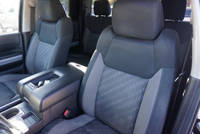 Toyota Tundra 4WD Vehicle Full-screen Gallery Image 24