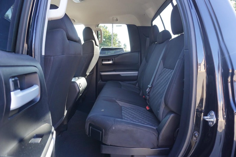 Toyota Tundra 4WD Vehicle Full-screen Gallery Image 25