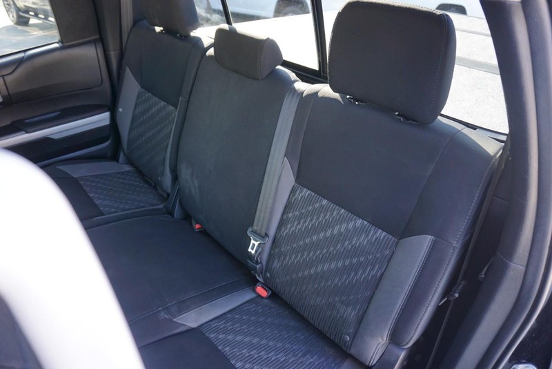 Toyota Tundra 4WD Vehicle Full-screen Gallery Image 26