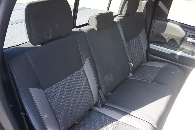 Toyota Tundra 4WD Vehicle Full-screen Gallery Image 28