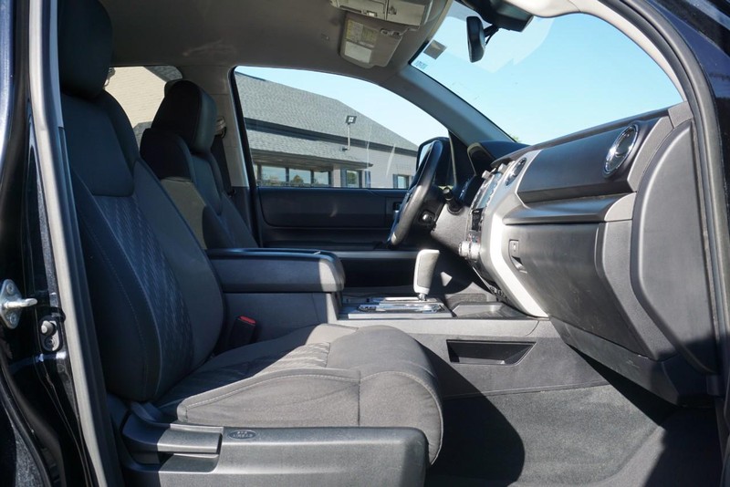 Toyota Tundra 4WD Vehicle Full-screen Gallery Image 29
