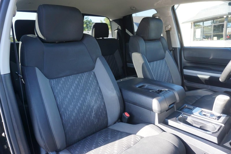 Toyota Tundra 4WD Vehicle Full-screen Gallery Image 30